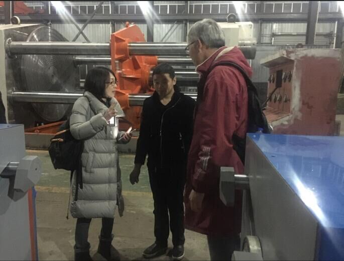 日本沢村閥門SAWAMURA VALVE質(zhì)檢部長來公司驗(yàn)收閥門試驗(yàn)臺(tái)。